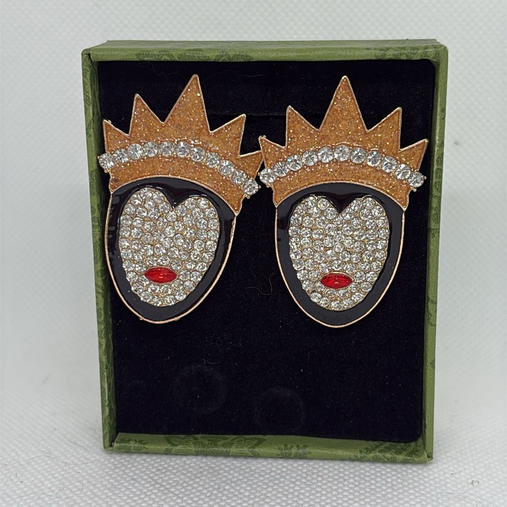 Disney Snow White Inspired Evil Queen Villain Studded Earrings - Picture 5 of 13